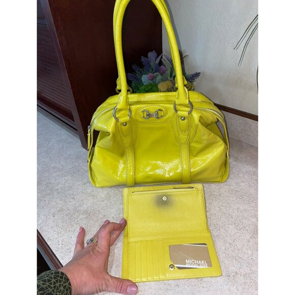Michael Kors Yellow Patent Leather Satchel Bag With Silver Hardware & Matching W - Picture 13 of 15